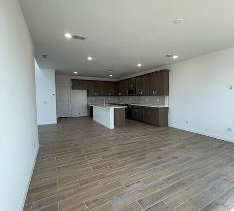 3rd image of 10214 N 49TH Avenue