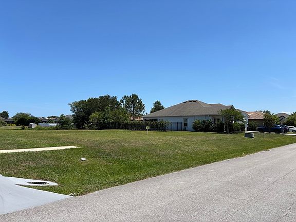 4th image of 6 Lewis Dr