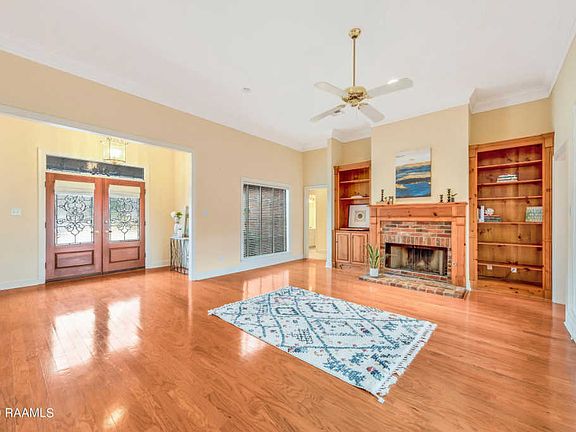 5th image of 122 Claremont Cir