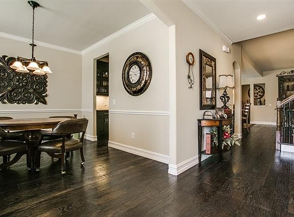 5th image of 1038 Everglades Dr