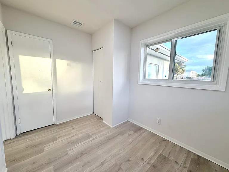 231 NE 16th Ave — Photo 21