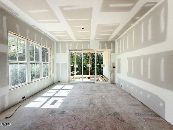 4th image of 202 Dennis Ave