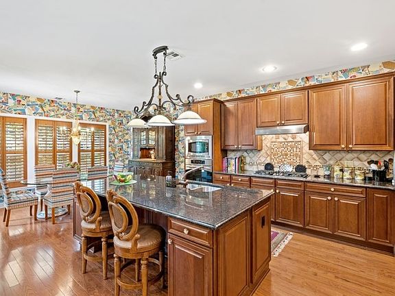 5th image of 60 Samantha Cir