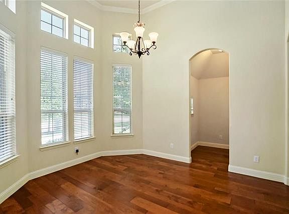 4th image of 15817 River Glen Dr