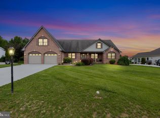 25 Warm Breeze Ct, Hanover, PA 17331
