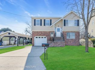 306 Cherry St, Belford, NJ 07718