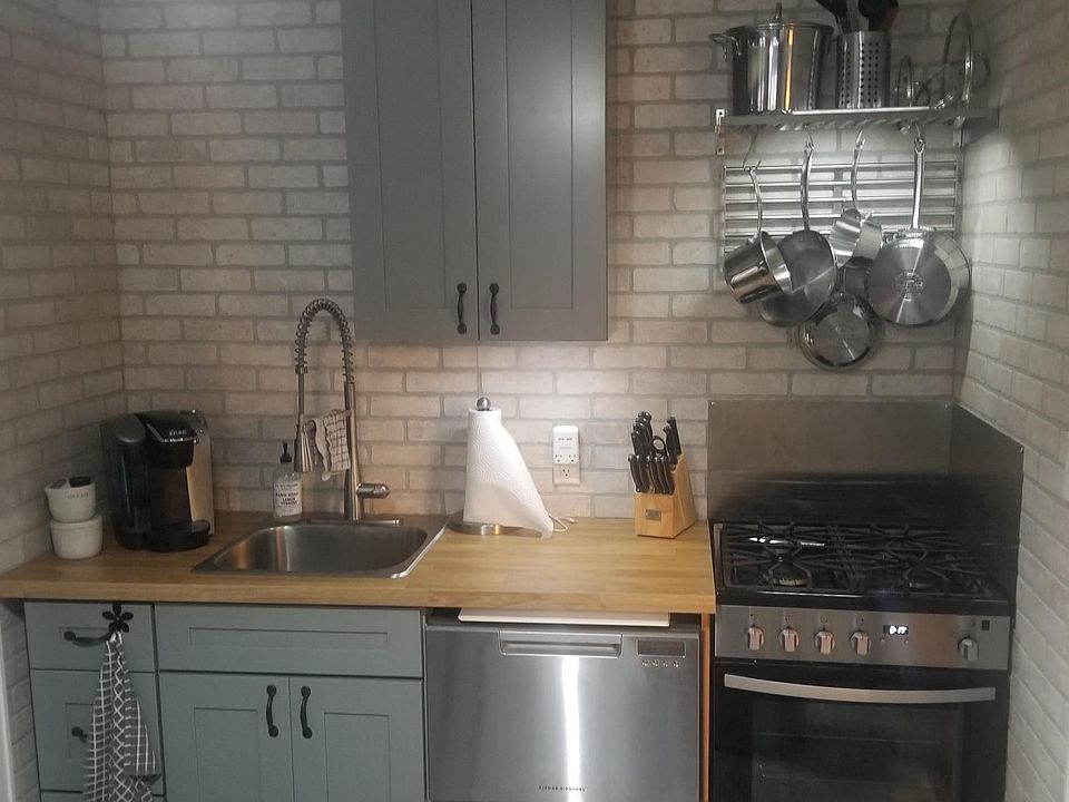 Newer appliances with dishwasher!