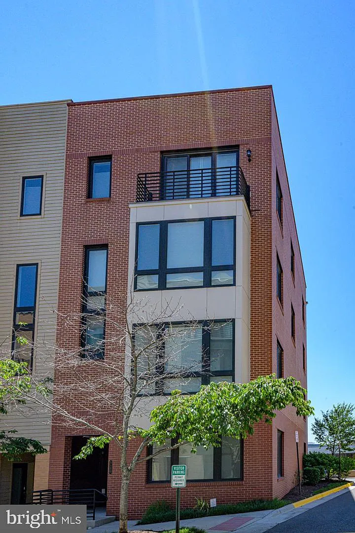 3 bed, 2.5 bath, 1605 sqft, $3,250 — Photo 1