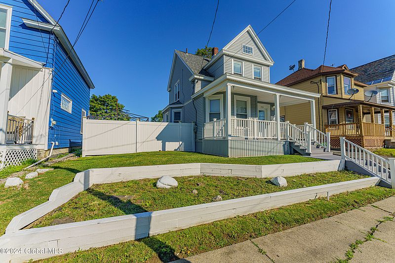 2nd image of 1913 Avenue A