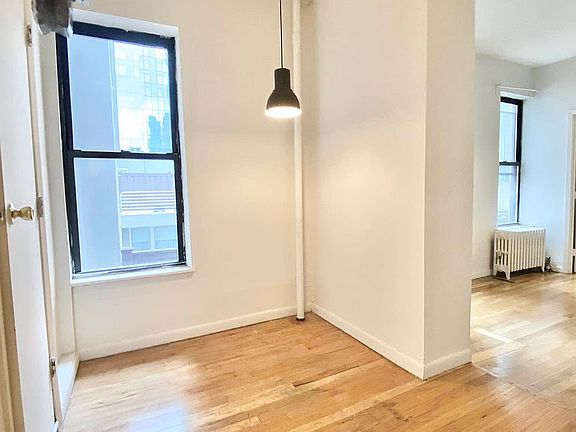 5th image of 328 W 44th St APT 26