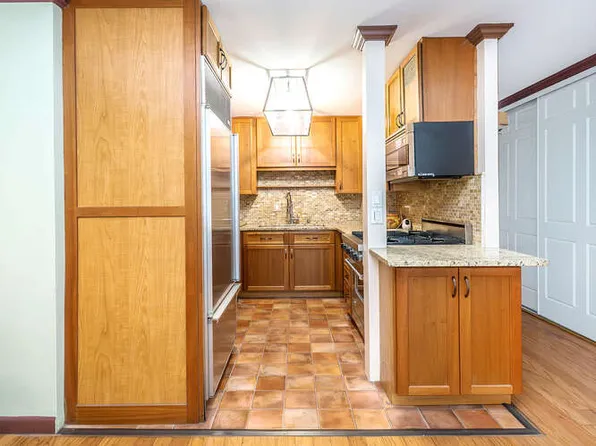 225 East 57th Street image 17 of 21