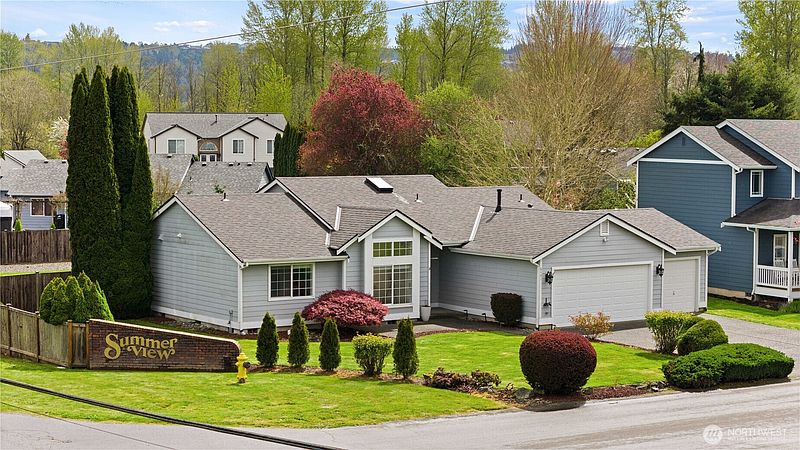 2nd image of 8401 152nd Avenue E