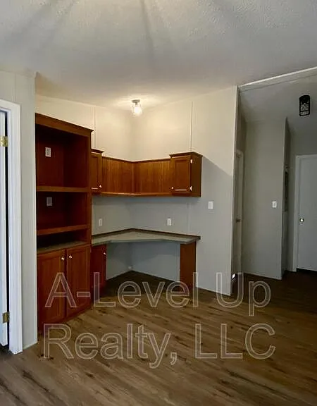 315 W Lee St — Photo 9