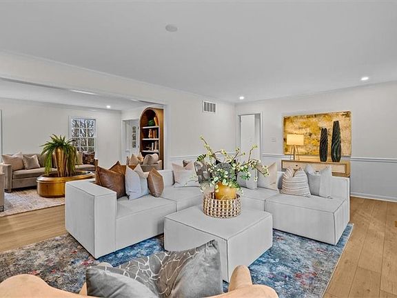 5th image of 3003 Edgewater Dr