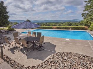 18 High Meadow Dr, Warwick, NY 10990