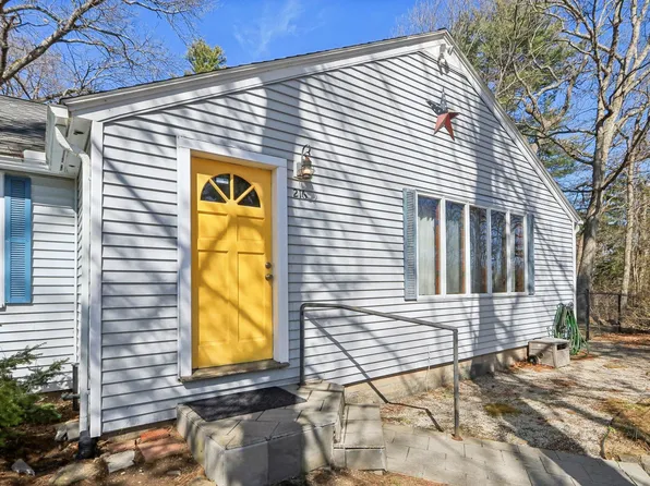 216 Hampstead Road, Derry, NH 03038