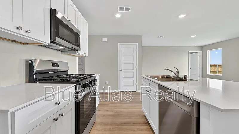 3 bed, 2.0 bath, 1201 sqft, $1,995 — Photo 1