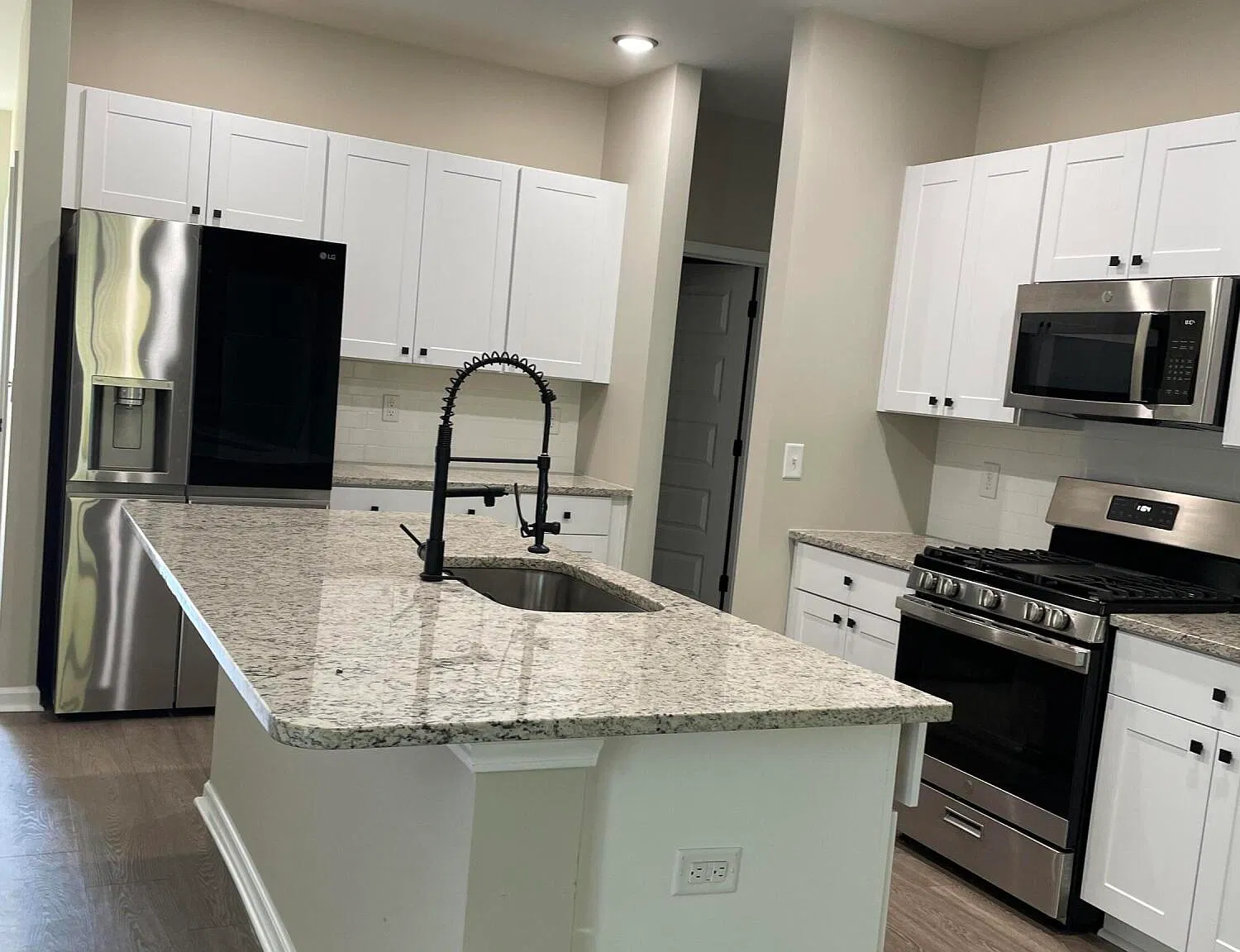 3 bed, 2.0 bath, 1413 sqft, $2,500 — Photo 4