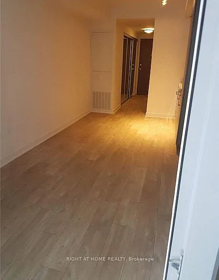 576 Front St W #420E — Photo 2