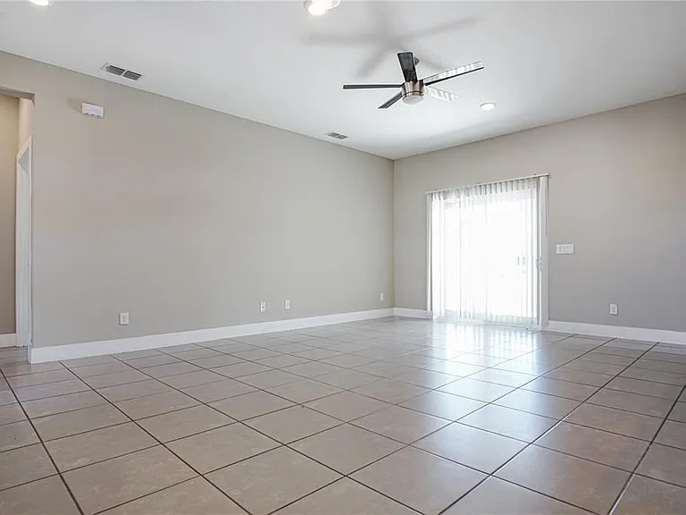 210 Goldenrod Ln — Photo 6