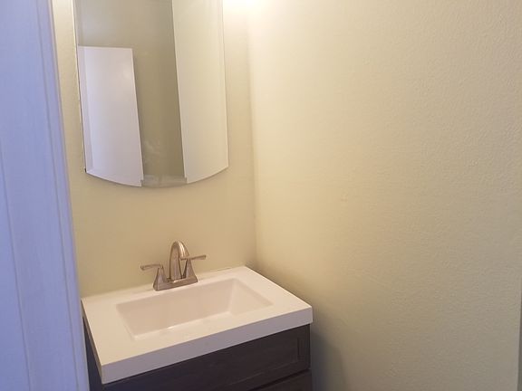 3rd image of 202 Linda Ln