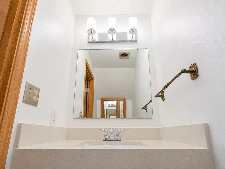 4827 S 56th St #3 — Photo 11