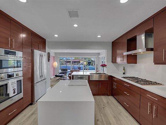 3rd image of 2291 SE 15th Street