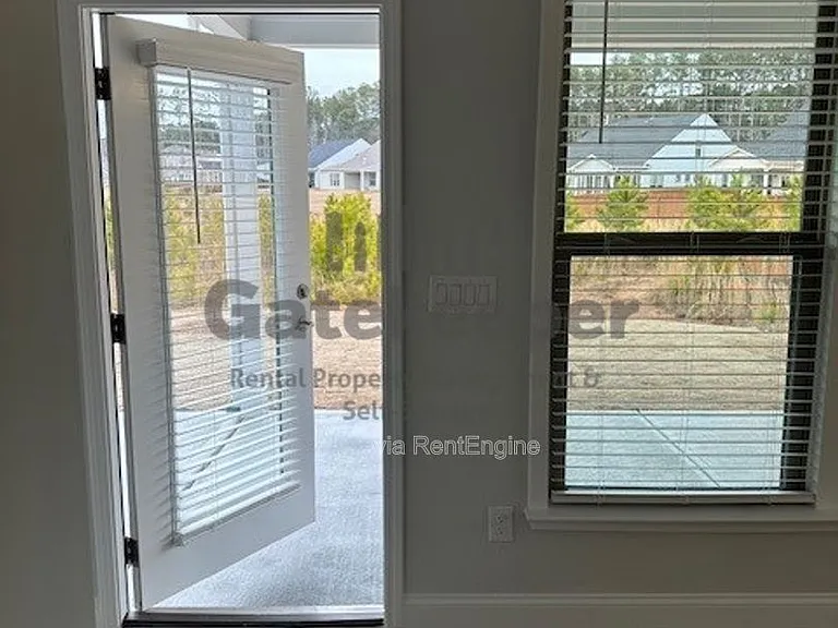 505 Colebrook Way — Photo 32