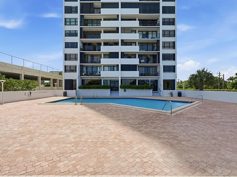 5600 N Flagler Dr #1110 — Photo 24