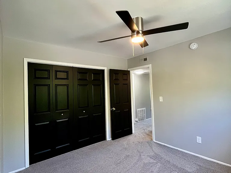 4415 Oakwood Blvd #6 — Photo 9