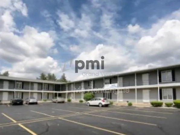 1305 18th St #5, Charleston, IL 61920