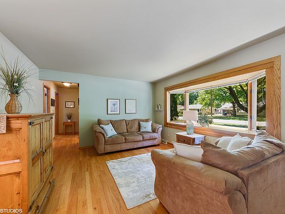 3rd image of 164 Ashland Ave