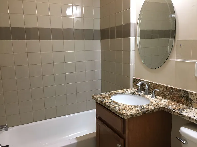 2401 W Victoria Dr — Photo 11