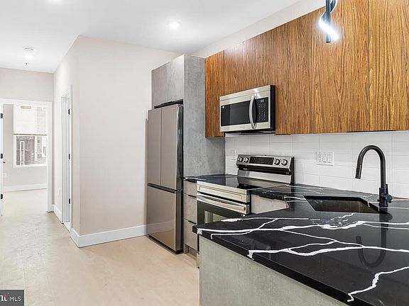 4th image of 2049 E William St