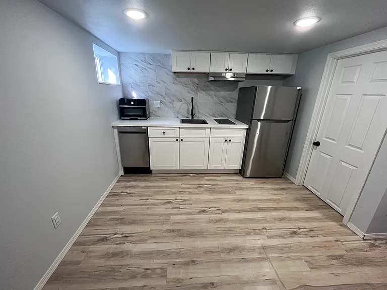 4551 4th Ave NE #B — Photo 10