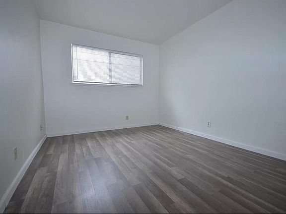 3rd image of 661 Hampshire Ave APT 1