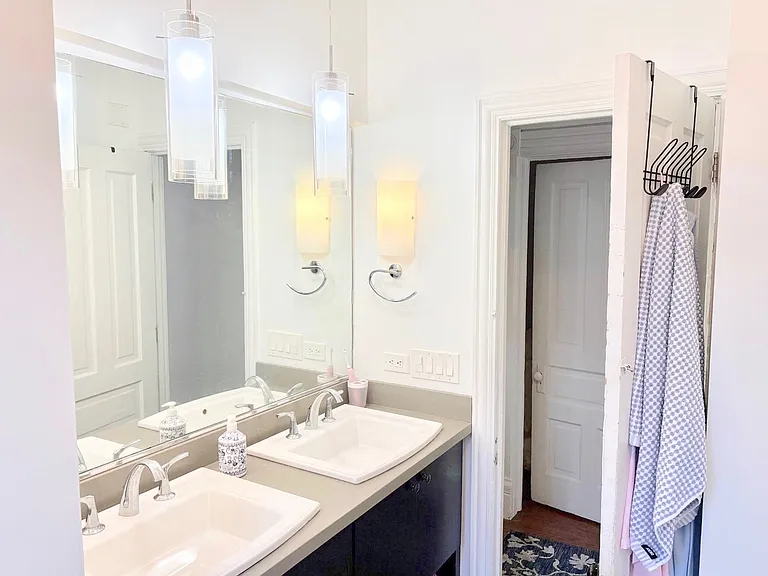 2046 N Bissell St #3 — Photo 9