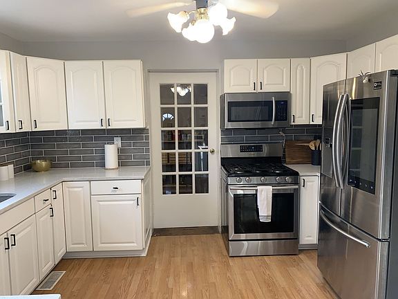 3rd image of 502 S Neltnor Blvd