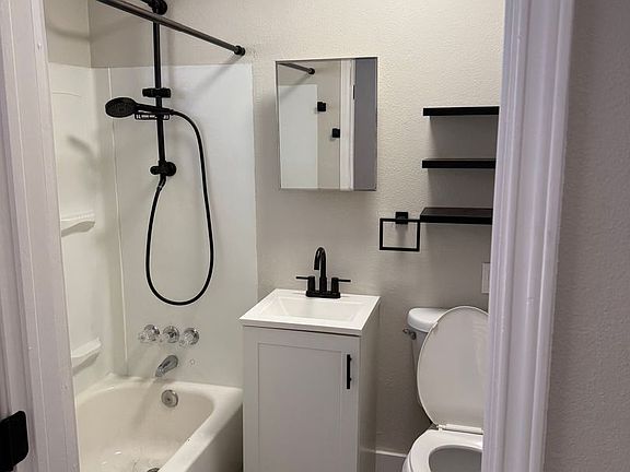 5th image of 813 & 825 E Carson St #813-03