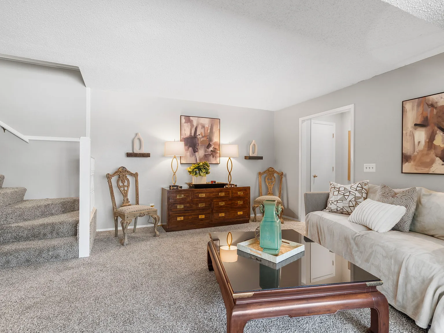 2 bed, 1300 sqft, $1,550 — Photo 2