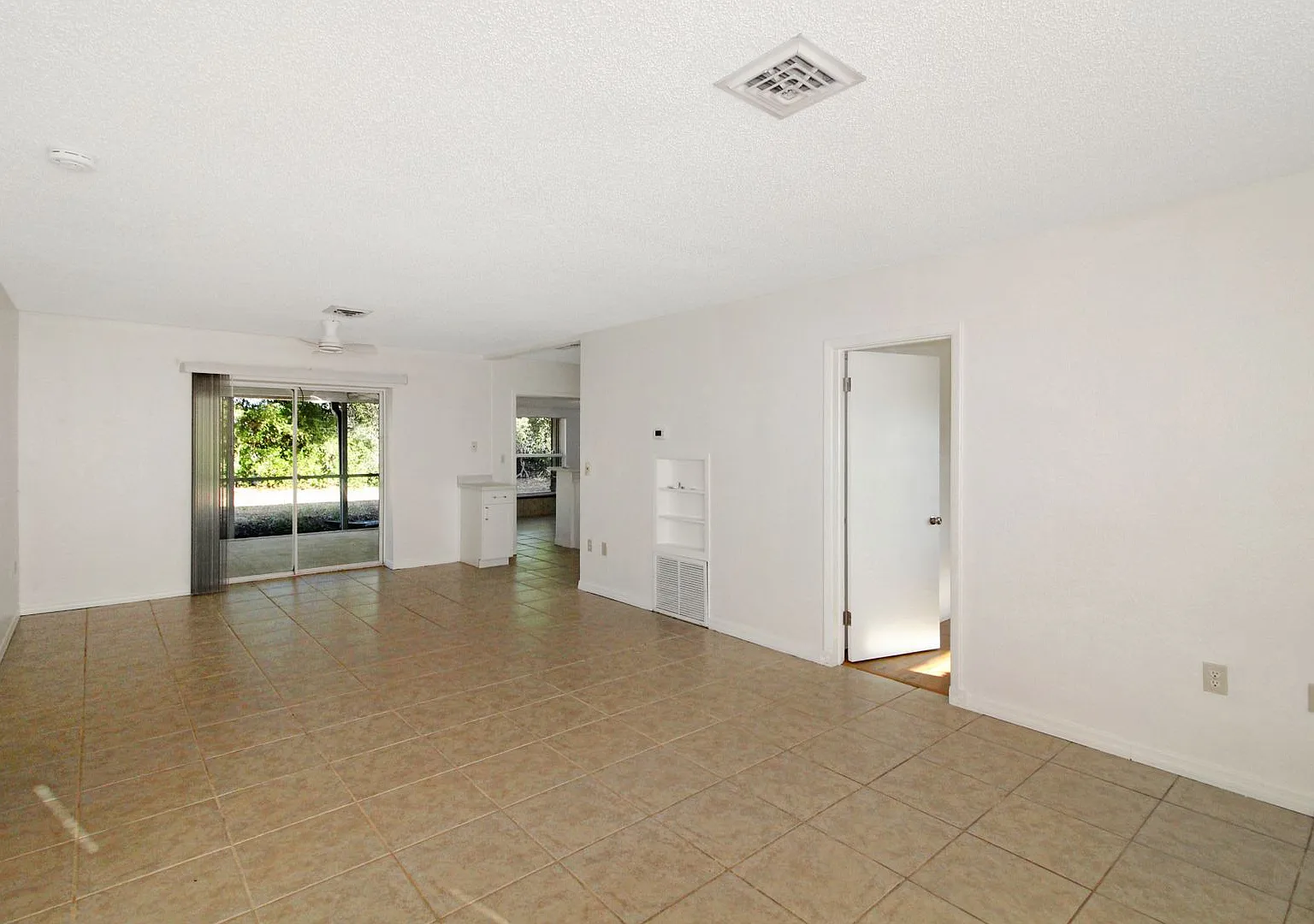 Venice Gardens Annual Home for Rent — Photo 2