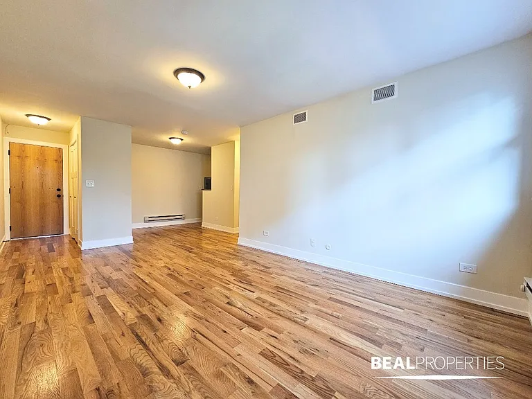 555 W Arlington Pl — Photo 6