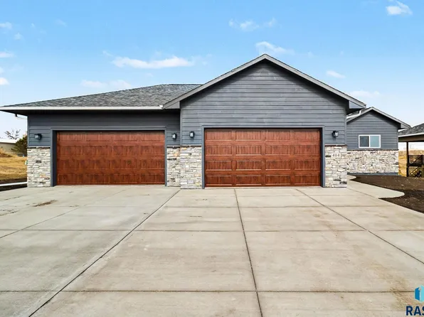 404 E 11th St, Crooks, SD 57020