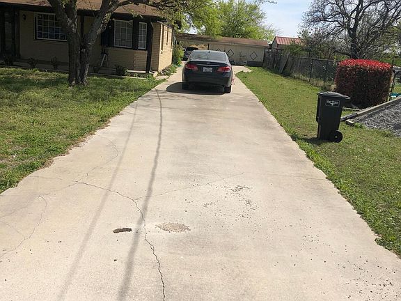 2nd image of 6107 Longhorn Ln