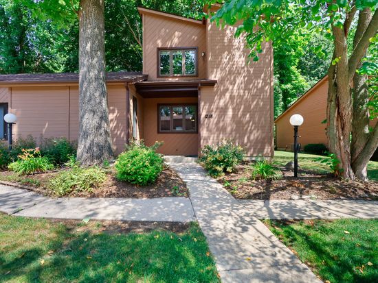 1718 Earthstone Dr, Valparaiso, IN 46383