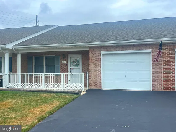 206 Winding Oak Dr, Hagerstown, MD 21740
