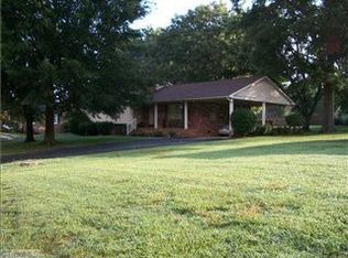 706 Branchwood Dr, Kernersville, NC 27284