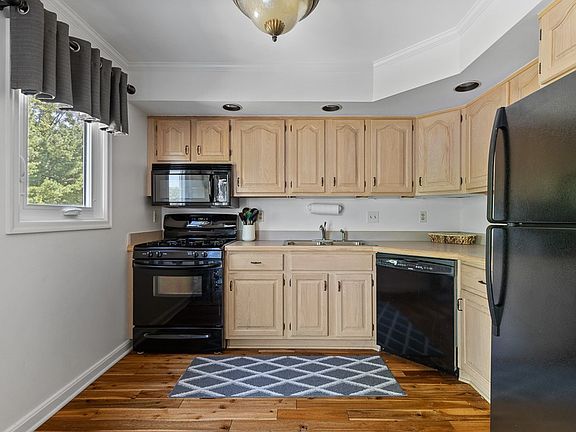 4th image of 3209 Georgian Ct