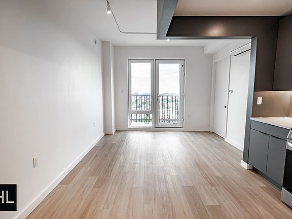 3rd image of 931 Carroll St #1124