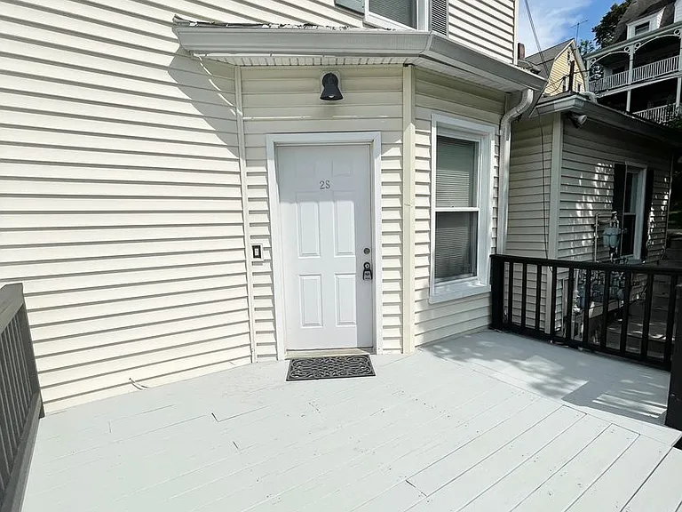 102 South Broadway — Photo 4